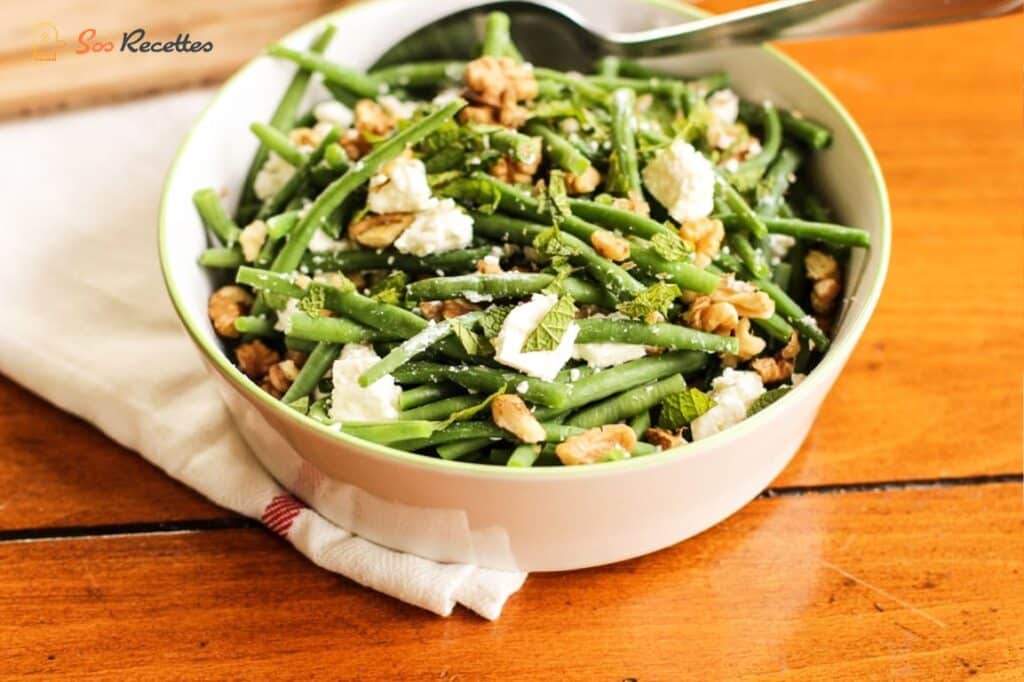 Salade de haricots verts à la feta, menthe et noix - Sos Recette